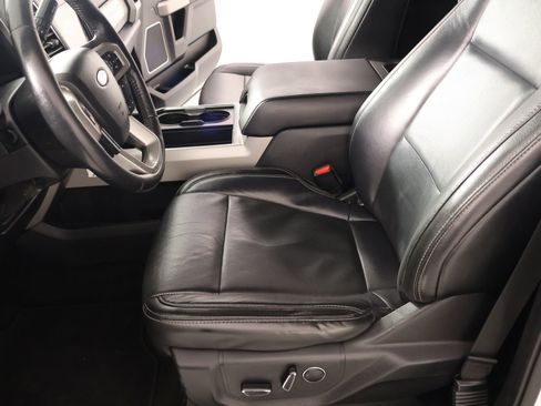 Used 2017 Ford F250 Lariat w/ Chrome Package image 11