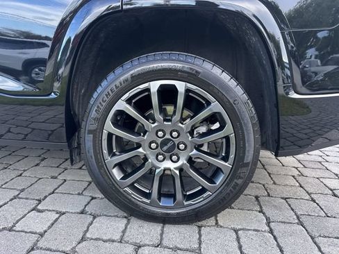 Used 2023 GMC Acadia Denali w/ Black Diamond Edition FWD image 11