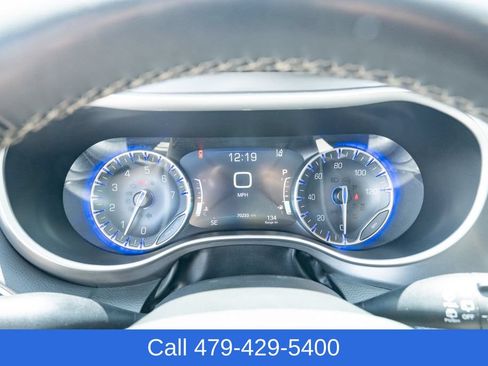 Used 2023 Chrysler Pacifica Touring-L FWD image 20
