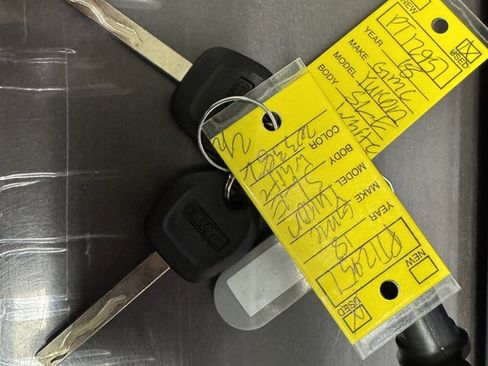 Used 2018 GMC Yukon SLE w/ SLE Value Package image 12