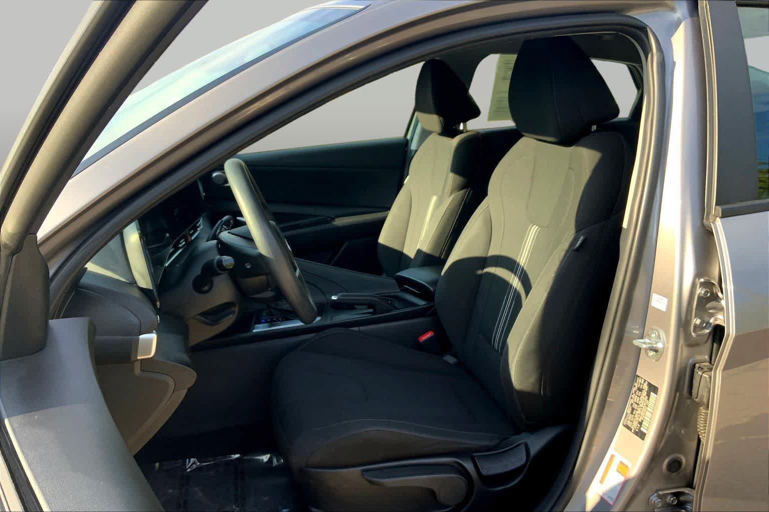 Used 2024 Hyundai Elantra SEL FWD image 8