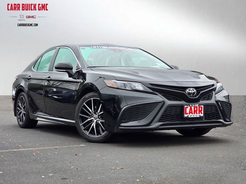 Used 2024 Toyota Camry SE image 1