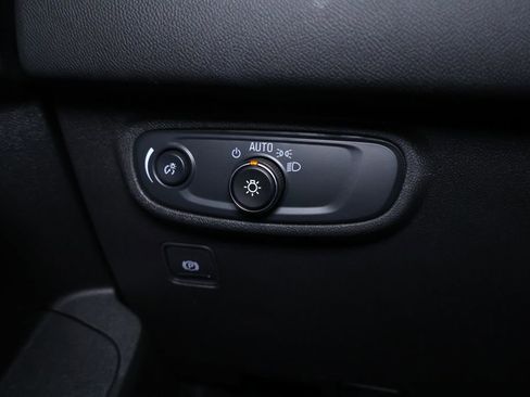 Used 2024 GMC Terrain SLE image 25