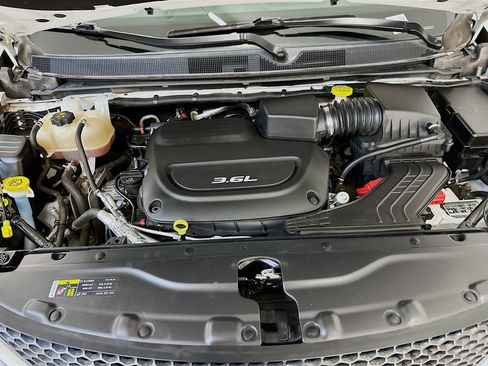 Used 2017 Chrysler Pacifica Touring-L image 36