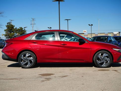 Certified 2025 Hyundai Elantra SEL image 8