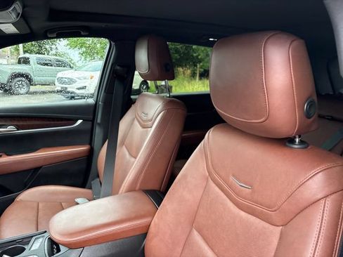 Used 2024 Cadillac XT5 Sportv w/ Technology Package AWD/4WD image 9