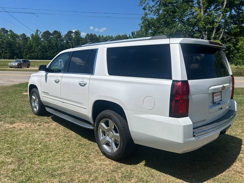 Used 2018 Chevrolet Suburban Premier RWD image 10