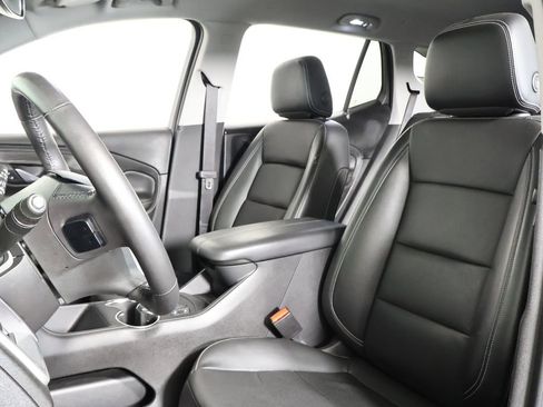 Used 2022 GMC Terrain SLT w/ Tech Package image 7