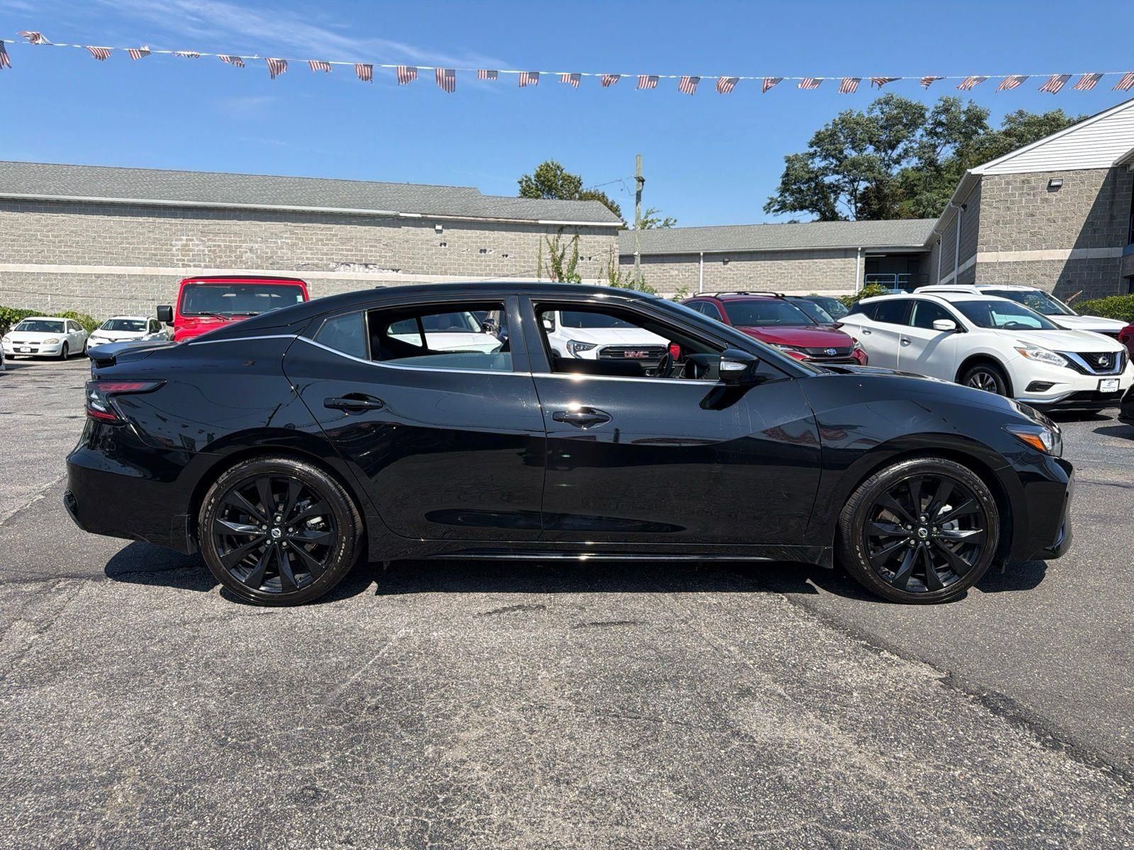 Used 2021 Nissan Maxima SR w/ Sport Mat Group FWD image 11