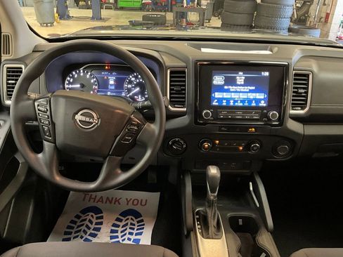 Used 2023 Nissan Frontier SV image 8