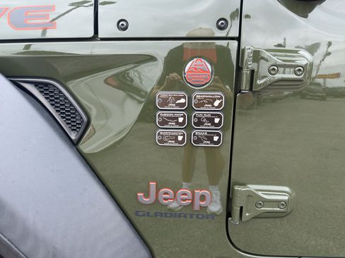 Used 2021 Jeep Gladiator Mojave w/ Trailer Tow Package AWD/4WD image 6