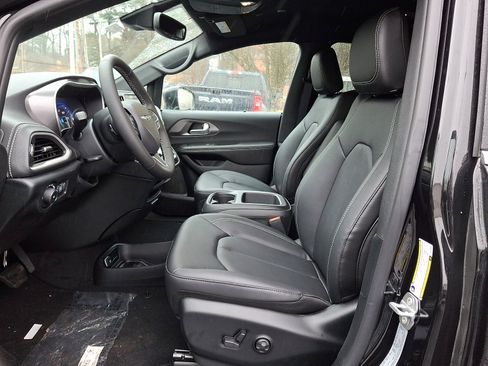 New 2026 Chrysler Pacifica Select image 11