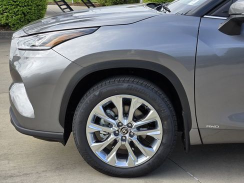 New 2026 Toyota Highlander Limited AWD/4WD image 6