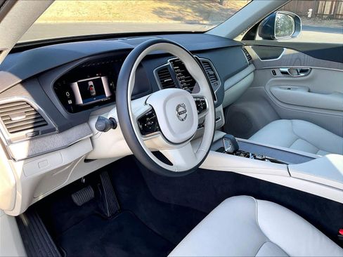 Used 2025 Volvo XC90 B6 Core w/ Climate Package image 17