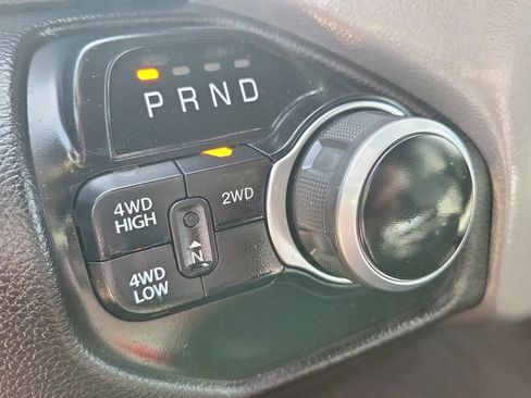 Used 2024 RAM 2500 Big Horn AWD/4WD image 30