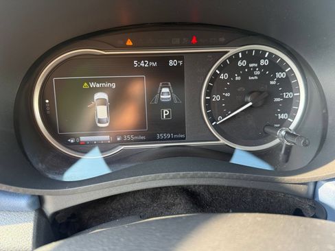 Used 2025 Nissan Versa SV FWD image 38