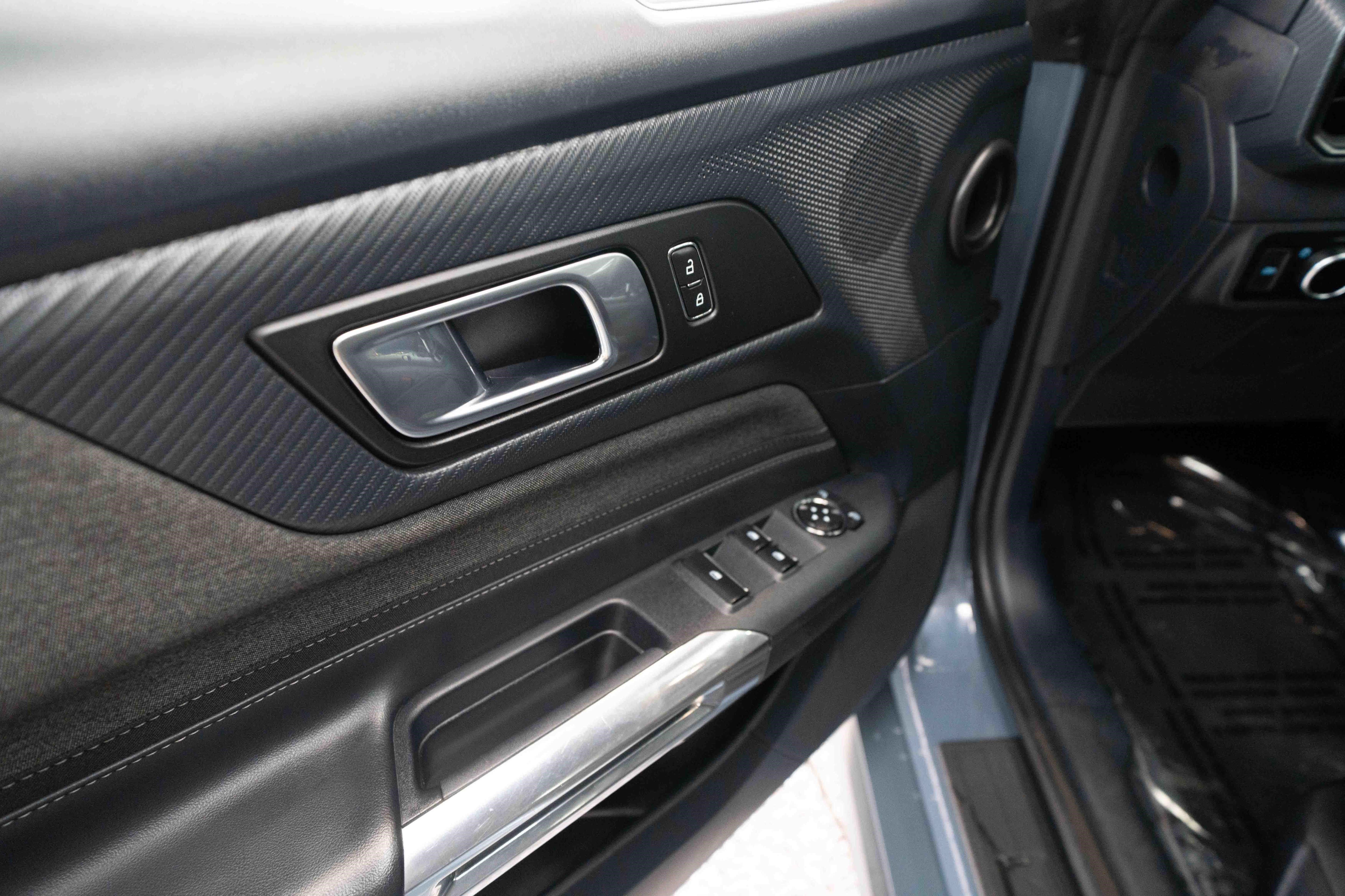Used 2024 Ford Mustang Convertible RWD image 7