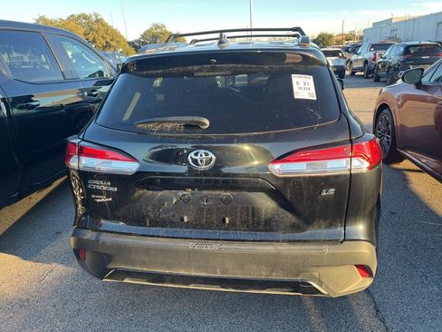 Used 2024 Toyota Corolla Cross LE image 5