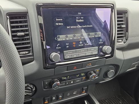 Used 2022 Nissan Frontier PRO-4X w/ Pro-4X Premium Package image 12