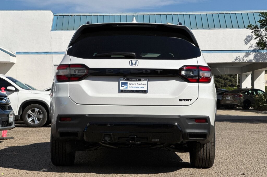 New 2026 Honda Pilot Sport image 5