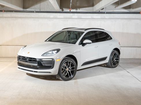 Certified 2024 Porsche Macan AWD/4WD image 1