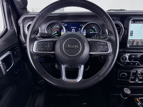 Used 2022 Jeep Wrangler Unlimited Sahara image 4