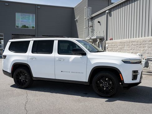 New 2026 Jeep Grand Wagoneer Limited AWD/4WD image 22