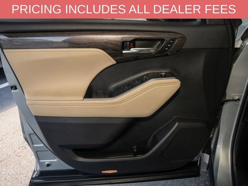 Used 2023 Toyota Highlander Limited FWD image 14