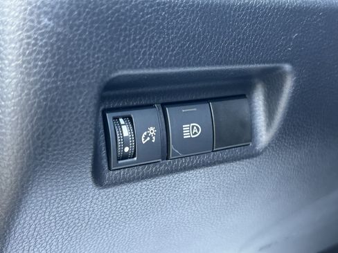 Used 2022 Toyota RAV4 LE w/ Carpet Mat Package (TMS) AWD/4WD image 15