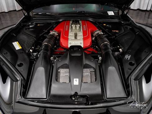 Used 2019 Ferrari 812 Superfast RWD image 4