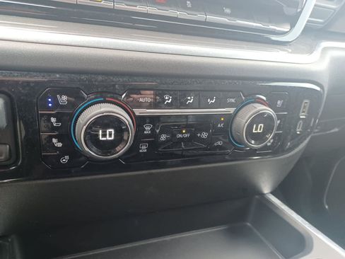Used 2025 Chevrolet Silverado 1500 High Country AWD/4WD image 17