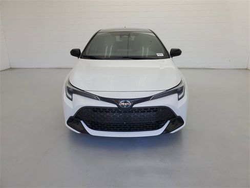 Used 2025 Toyota Corolla SE image 3