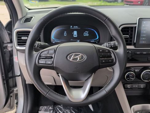 Used 2025 Hyundai Venue SEL FWD image 22