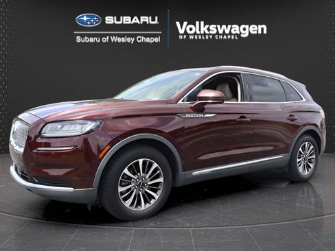 Used 2022 Lincoln Nautilus FWD w/ Premium Package image 4
