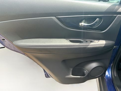 Used 2018 Nissan Rogue S AWD/4WD image 24