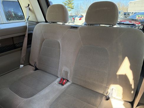 Used 2004 Ford Explorer XLT image 8