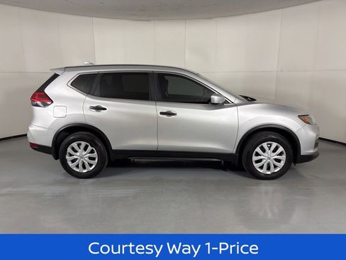 Used 2017 Nissan Rogue S AWD/4WD image 12