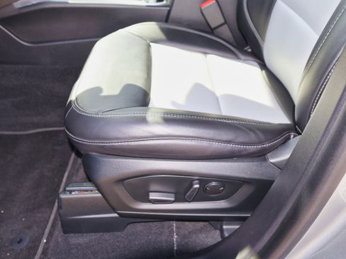 Used 2022 Ford Explorer XLT w/ Equipment Group 202A image 13