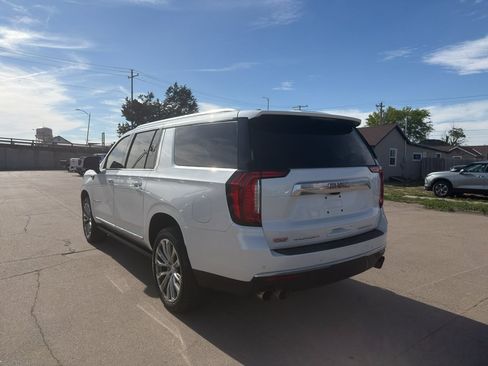 Used 2021 GMC Yukon XL Denali w/ Denali Premium Package AWD/4WD image 5