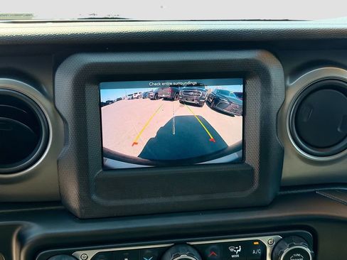 Used 2022 Jeep Wrangler Sport S image 31