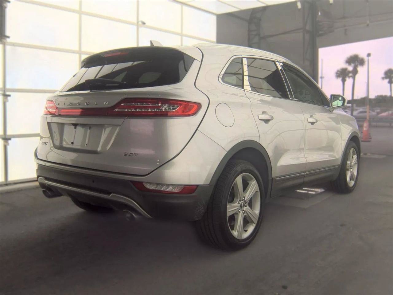 Used 2017 Lincoln MKC Premiere FWD image 5