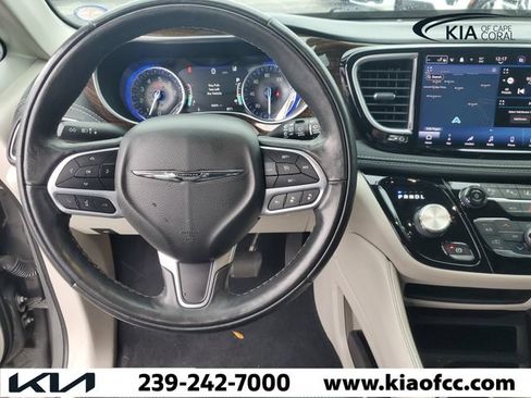 Used 2022 Chrysler Pacifica Limited FWD image 18
