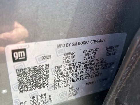 Used 2025 Chevrolet Trax LT w/ LT Convenience Package FWD image 7