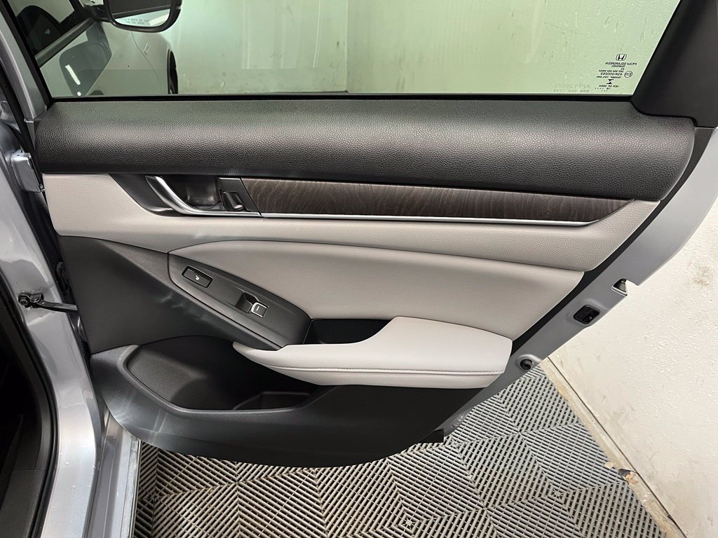 Used 2018 Honda Accord Touring image 22