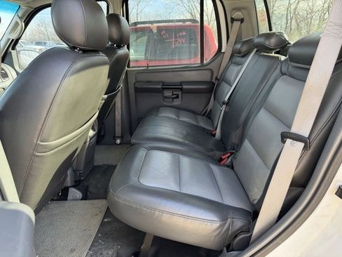Used 2005 Ford Explorer Sport Trac XLS image 9
