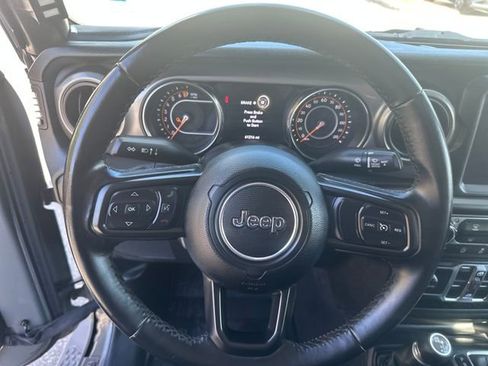 Used 2021 Jeep Gladiator Sport image 12