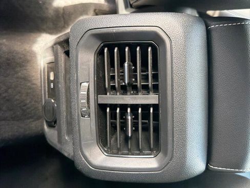 Used 2022 Volkswagen Tiguan SE AWD/4WD image 21