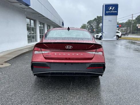 Certified 2025 Hyundai Elantra Sport FWD image 4