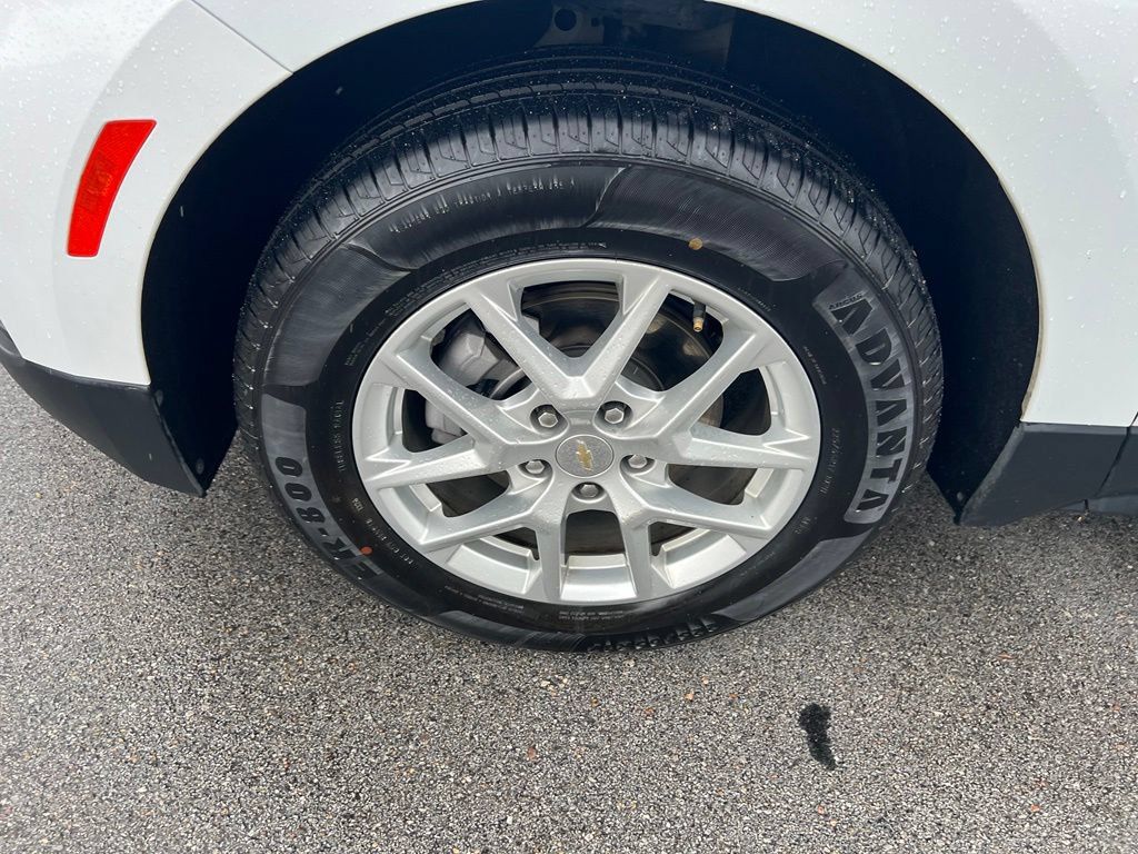 Used 2024 Chevrolet Equinox LT AWD/4WD image 13
