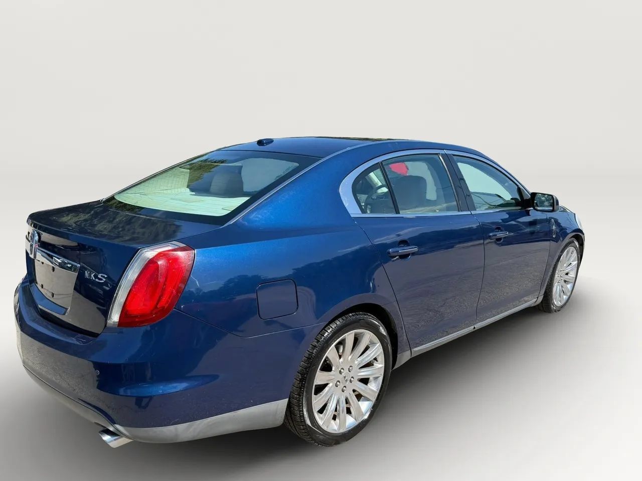 Used 2012 Lincoln MKS FWD image 3